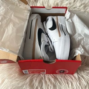 Women Nike Court Legacy Lift Size: 9.5